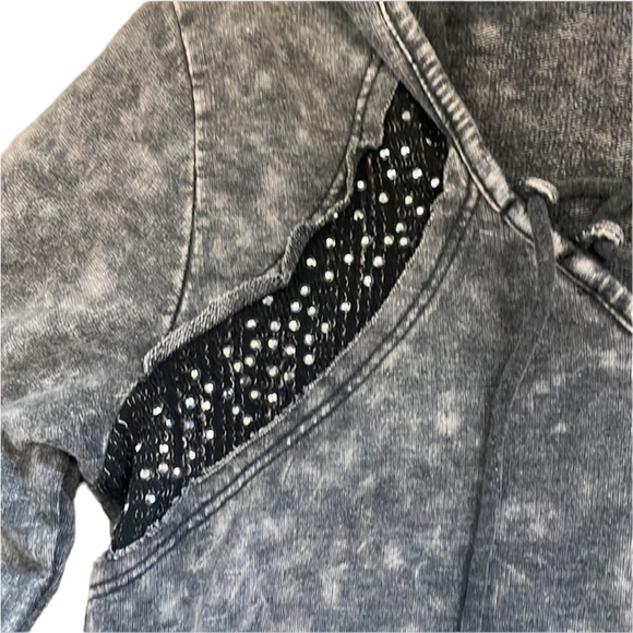 NWOT Fall sweatshirt with stylish rhinestones - Picture 5 of 7
